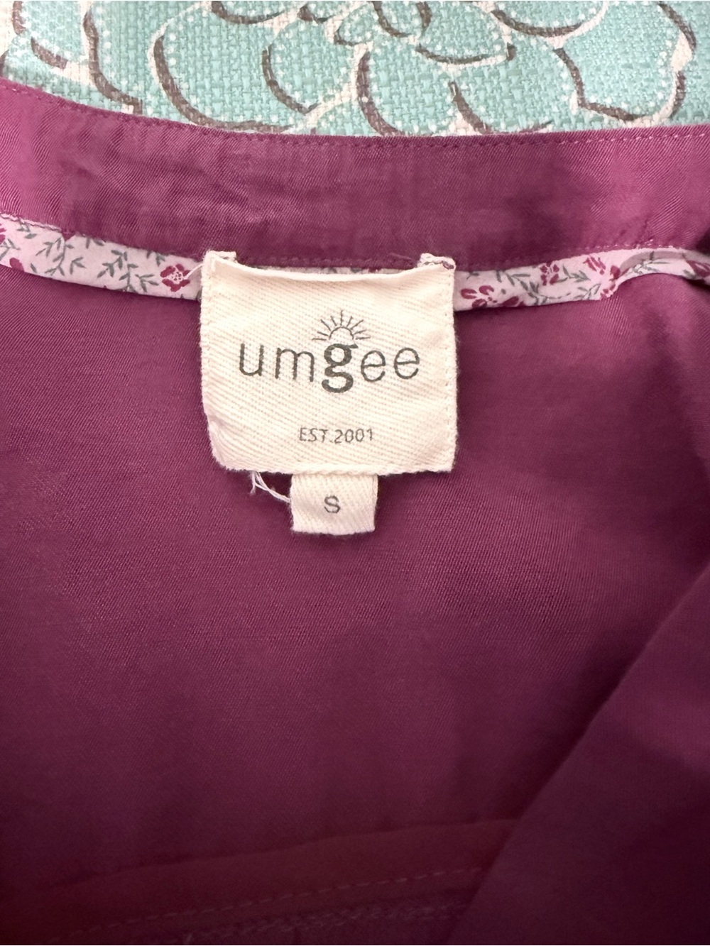 Umgee Raspberry Split-Neck Ruffle Shoulder Blouse - Picture 3 of 4